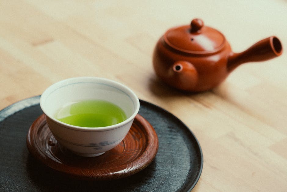 緑茶の効果と健康的な飲み方 | カテキン・テアニン・カフェインのバランス